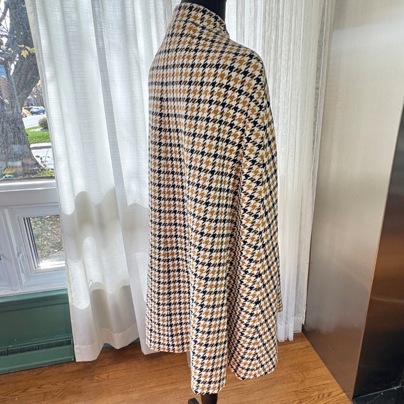 Vintage 80s fall cape, mustard, cream black houndstooth, slit sleeves, O/S to XL - Picture 8 of 16
